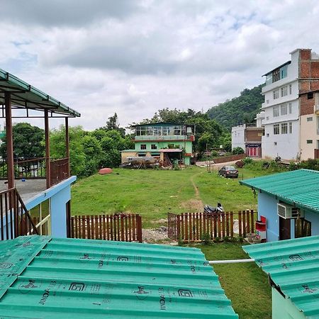 Landlopers Hostel Рішикеш Екстер'єр фото