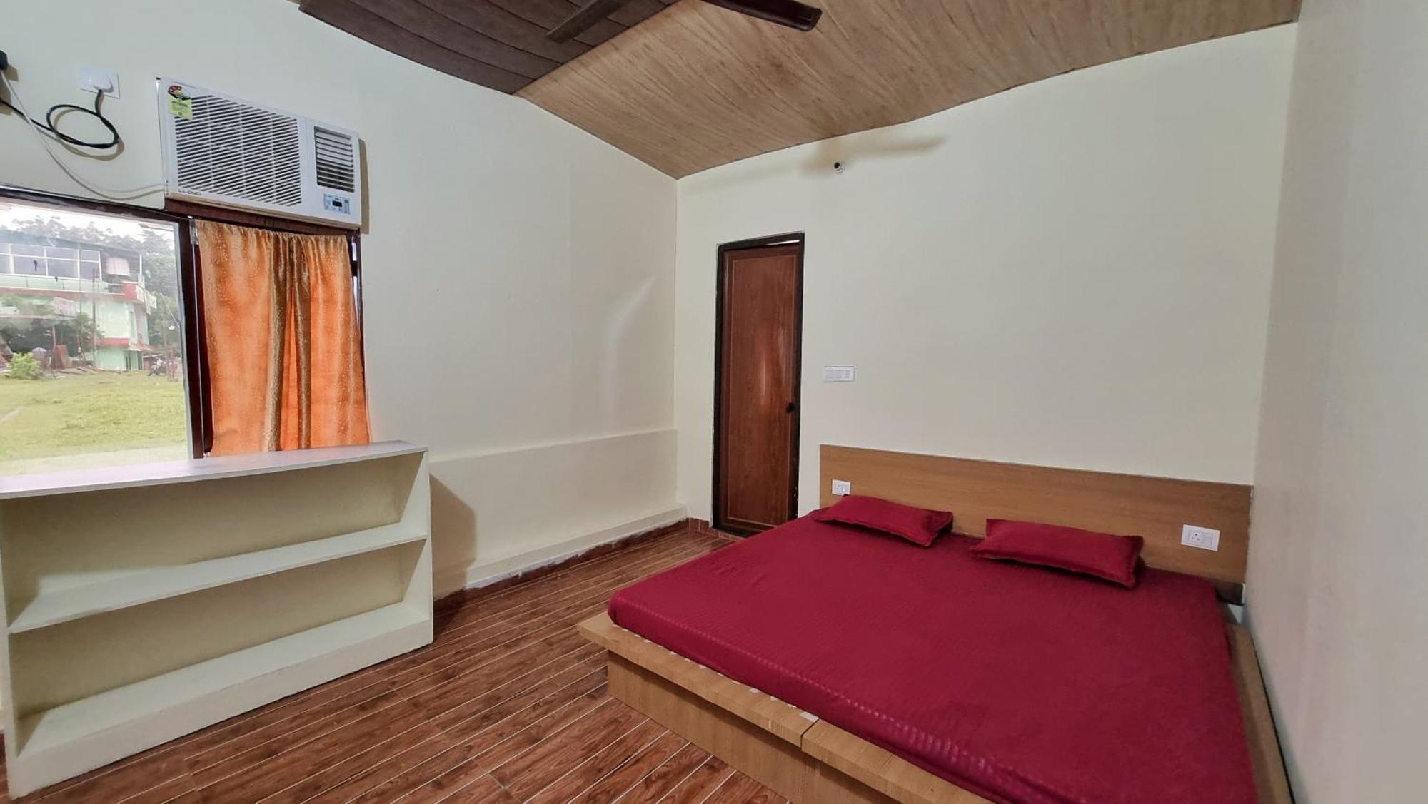 Landlopers Hostel Рішикеш Екстер'єр фото