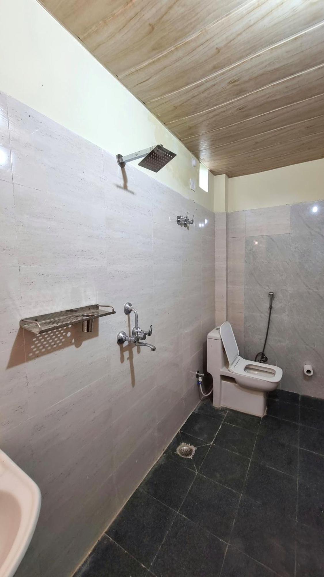 Landlopers Hostel Рішикеш Екстер'єр фото