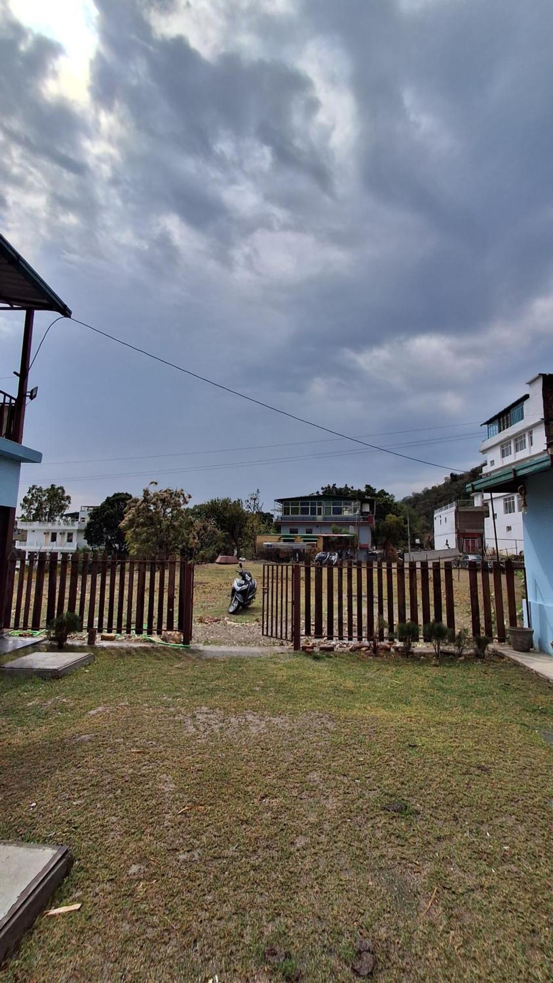 Landlopers Hostel Рішикеш Екстер'єр фото